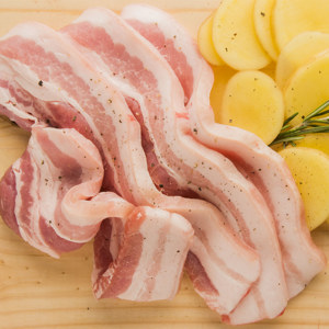 PANCETTA CON COTENNA A FETTE.