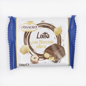 Cioccolato al latte con nocciole intere