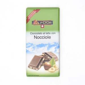 Cioccolato al latte con nocciole